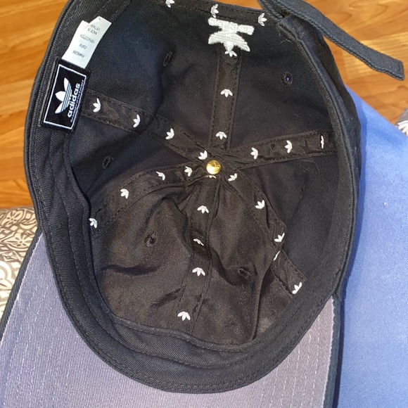 Black adidas hat - Picture 3 of 3
